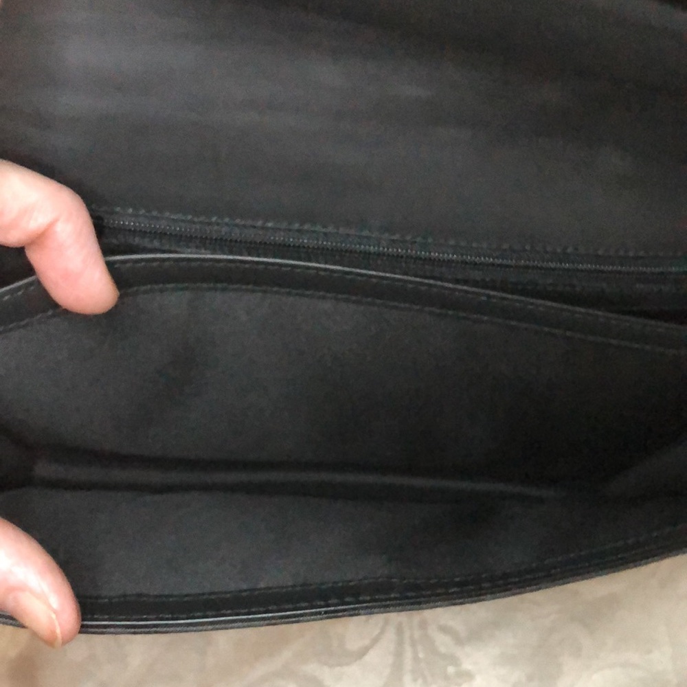 Gucci Guccissima GG  with retractable hand strap.  One owner.  Giftable - Picture 12 of 13